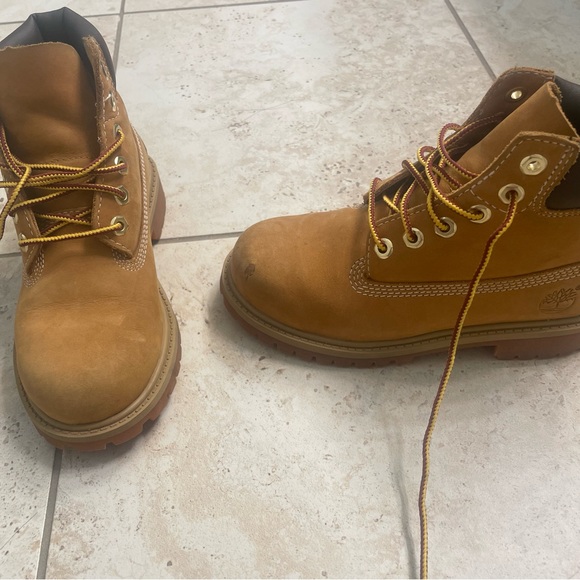 Scuff on toe pictured - Picture 2 of 2